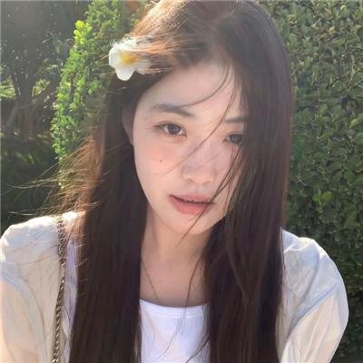 蓝与白形成的蔚蓝色